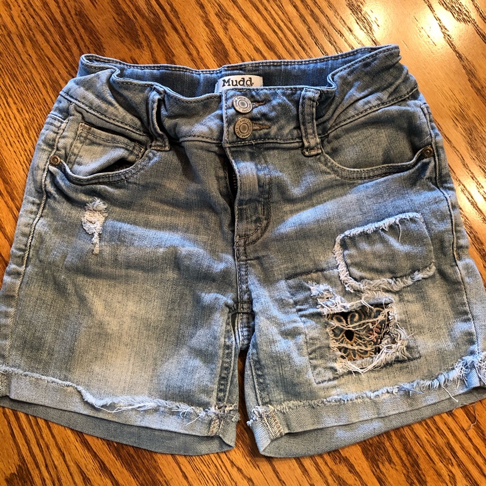 Mudd girls destructed patch Bermuda shorts 12